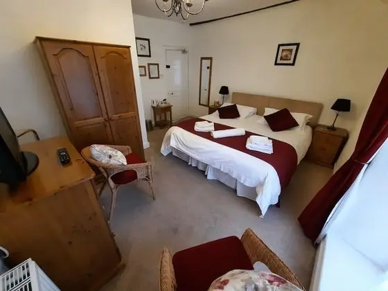 Tek Büyük veya İki Ayrı Yataklı Oda (Room 2)