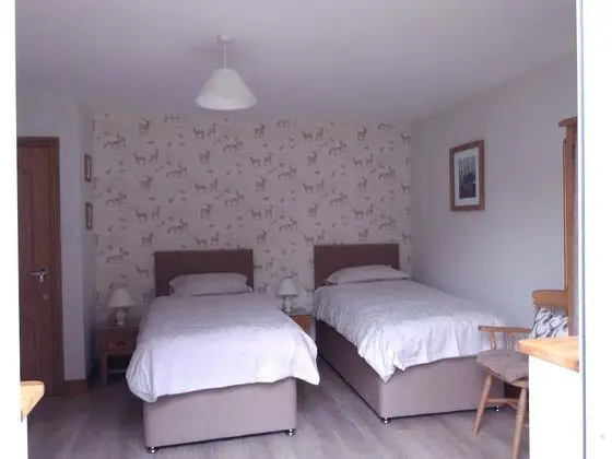Deluxe Tek Büyük veya İki Ayrı Yataklı Oda, Banyolu/Duşlu, Bahçe Manzaralı