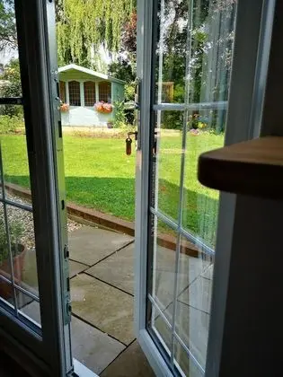 Deluxe Tek Büyük veya İki Ayrı Yataklı Oda, Banyolu/Duşlu, Bahçe Manzaralı