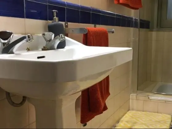 İki Ayrı Yataklı Oda, Ortak Banyo (2)