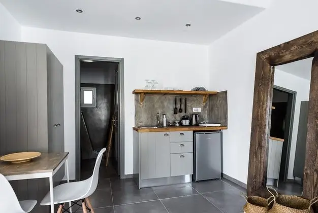 Stüdyo, Bahçe Manzaralı