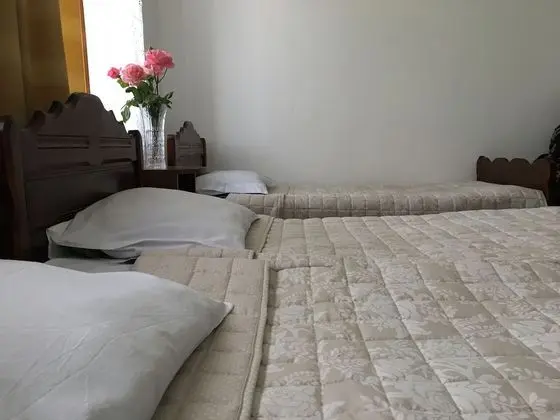 Economy Üç Kişilik Oda, Ortak Banyo