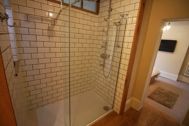 Tek Büyük Yataklı Oda, Banyolu/Duşlu