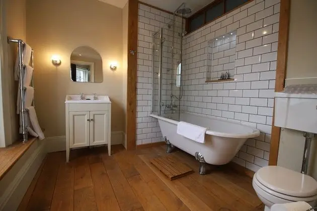 Tek Büyük Yataklı Oda, Banyolu/Duşlu