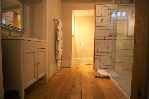 Tek Büyük Yataklı Oda, Banyolu/Duşlu