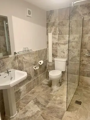 Comfort Tek Büyük Yataklı Oda, Engellilere Uygun, Banyolu/Duşlu