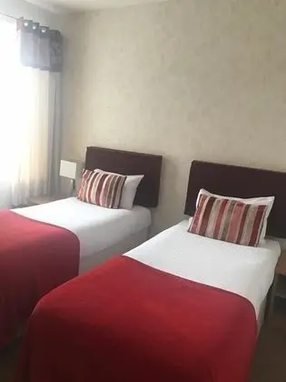 Tek Büyük veya İki Ayrı Yataklı Oda, Banyolu/Duşlu