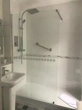 Tek Büyük Yataklı Oda, Banyolu/Duşlu
