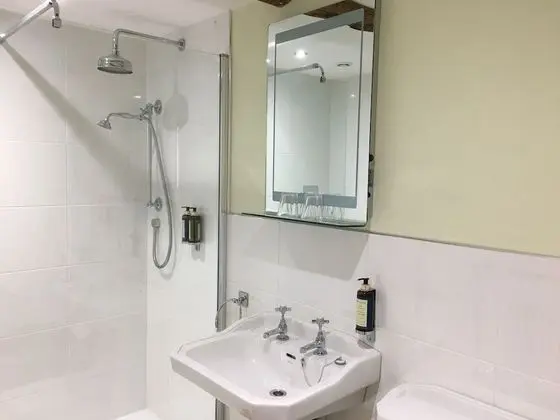 İki Ayrı Yataklı Oda, Banyolu/Duşlu
