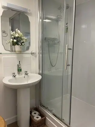 İki Ayrı Yataklı Oda, Banyolu/Duşlu