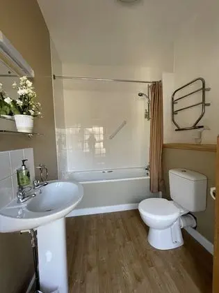 Tek Büyük Yataklı Oda, Banyolu/Duşlu