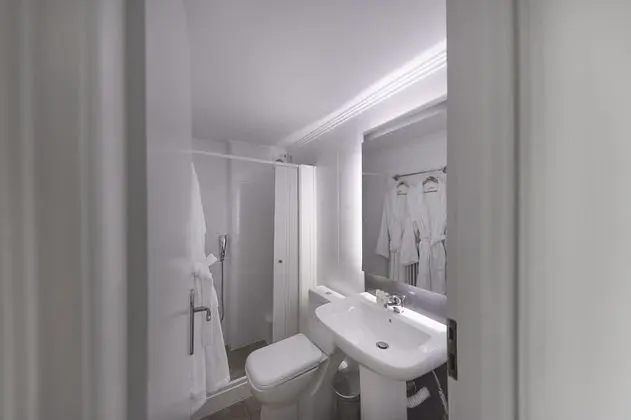 Comfort Üç Kişilik Oda (1 Double bed & 1 Single Sofa bed)