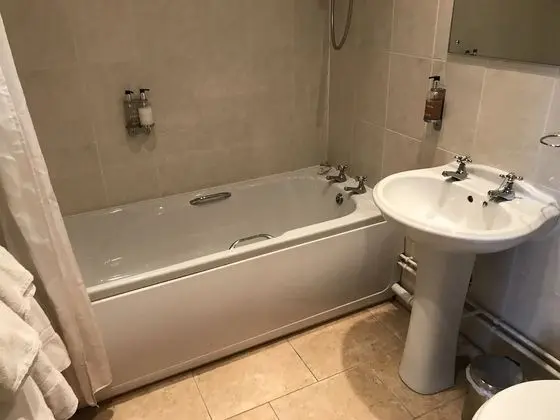 İki Ayrı Yataklı Oda, Banyolu/Duşlu