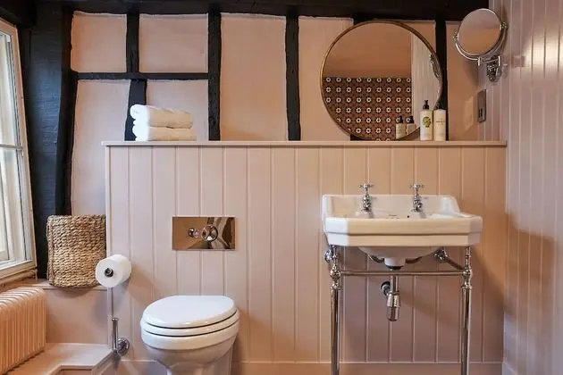 REALLY FANCY ROOM