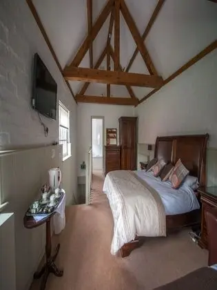 Tek Büyük Yataklı Oda (Room 1, Large with separate bathroom)