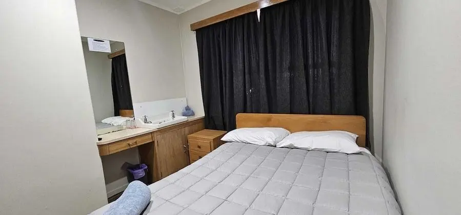 Basic Tek Büyük Yataklı Oda, 1 Çift Kişilik Yatak, Sigara İçilmez, Ortak Banyo