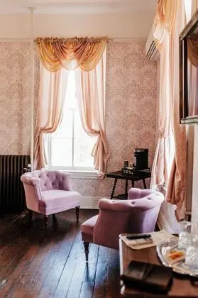 Luxury Oda