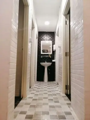 Deluxe Room Shared Bathroom