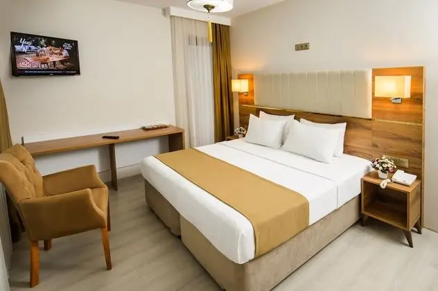 Comfort Tek Büyük veya İki Ayrı Yataklı Oda, Kısmi Deniz Manzaralı