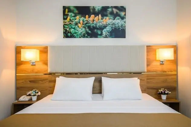 Comfort Tek Büyük veya İki Ayrı Yataklı Oda, Kısmi Deniz Manzaralı