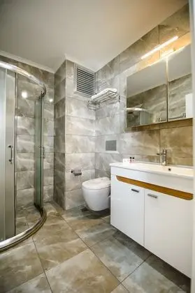 Comfort Tek Büyük veya İki Ayrı Yataklı Oda, Kısmi Deniz Manzaralı