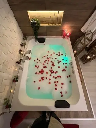 Honeymoon Oda, 1 Büyük (Queen) Boy Yatak, Sıcak Su Küveti, Deniz Manzaralı