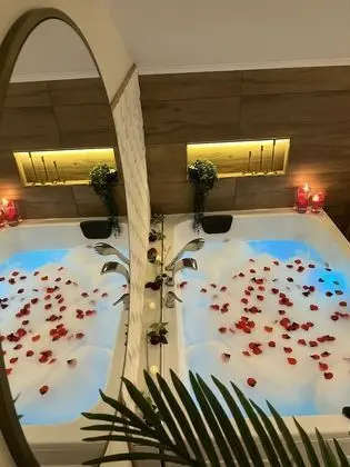 Honeymoon Oda, 1 Büyük (Queen) Boy Yatak, Sıcak Su Küveti, Deniz Manzaralı