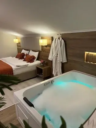 Honeymoon Oda, 1 Büyük (Queen) Boy Yatak, Sıcak Su Küveti, Deniz Manzaralı