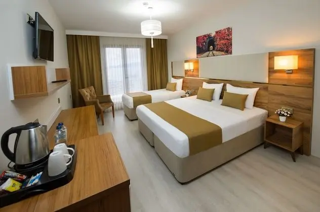 Standard Üç Kişilik Oda, Deniz Manzaralı