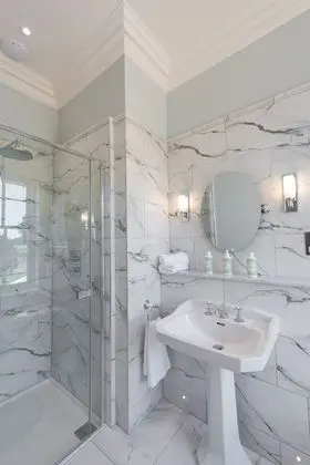 Tek Büyük Yataklı Oda (Bedroom 2)