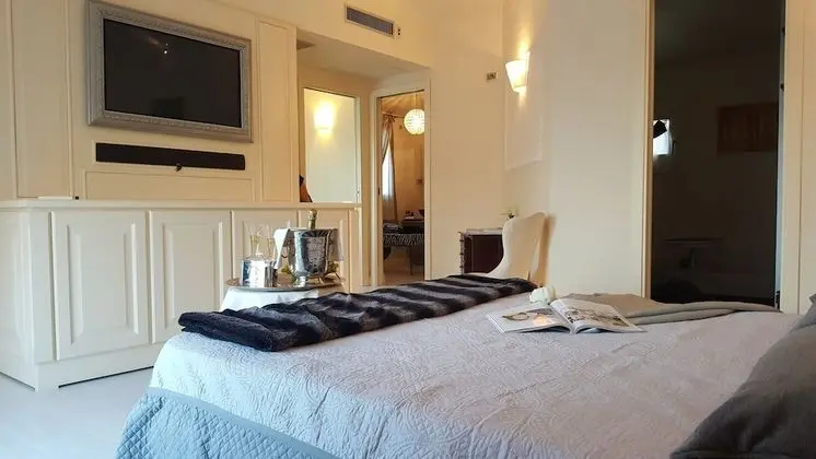 Süit, Balkon, Havuz Manzaralı