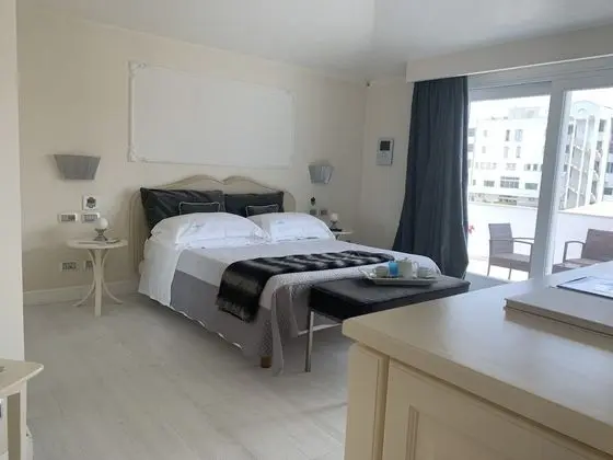 Süit, Balkon, Havuz Manzaralı