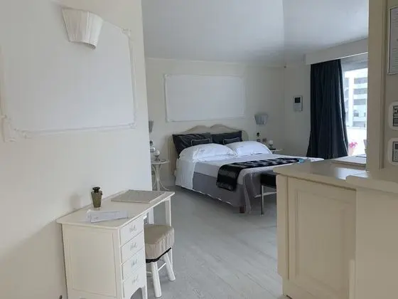 Süit, Balkon, Havuz Manzaralı