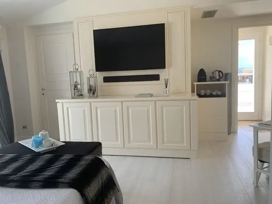 Süit, Balkon, Havuz Manzaralı