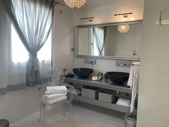 Süit, Balkon, Havuz Manzaralı