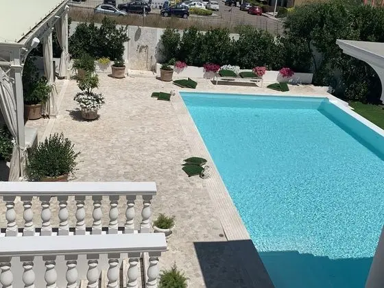 Süit, Balkon, Havuz Manzaralı