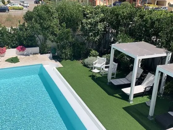 Süit, Balkon, Havuz Manzaralı
