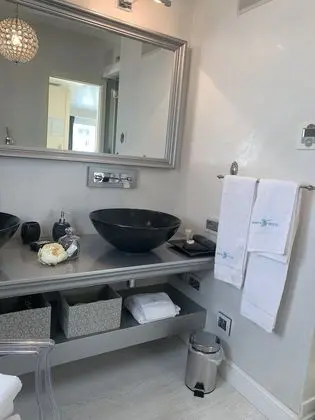 Süit, Balkon, Havuz Manzaralı