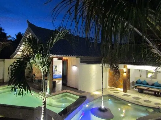 Luxury Package at Master One-Bedroom Villa with Pool and Home Cinema Projector