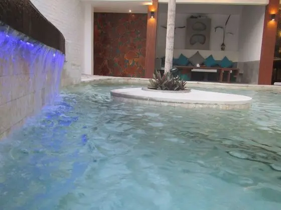 Luxury Package at Master One-Bedroom Villa with Pool and Home Cinema Projector