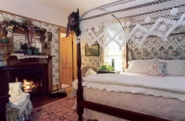 Standard Oda, 1 Büyük (Queen) Boy Yatak, Şömine (Room 6)