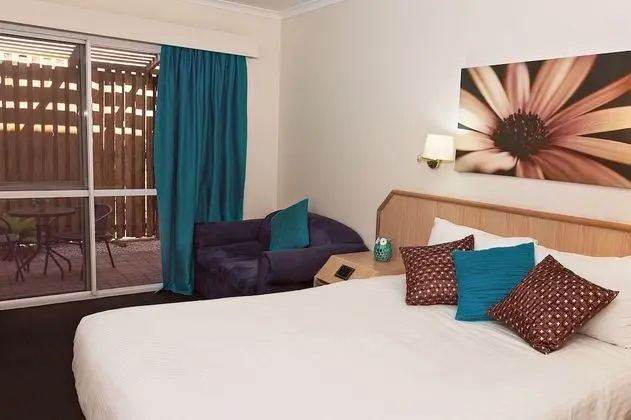 Comfort Üç Kişilik Oda, Birden Çok Yatak, Avlu Manzaralı, Zemin Kat