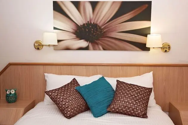 Comfort Üç Kişilik Oda, Birden Çok Yatak, Avlu Manzaralı, Zemin Kat