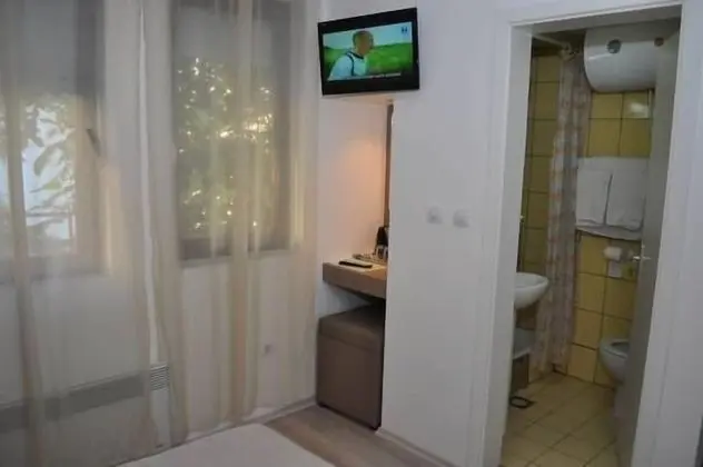 Standard Tek Büyük veya İki Ayrı Yataklı Oda