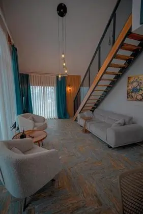 Bungalow, Göl Manzaralı, Isıtmalı Özel Havuzlu