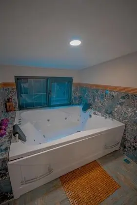 Bungalow, Göl Manzaralı, Isıtmalı Özel Havuzlu