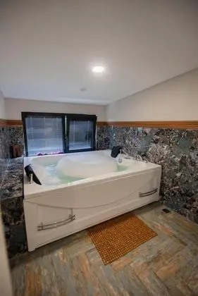 Bungalow, Göl Manzaralı, Isıtmalı Özel Havuzlu