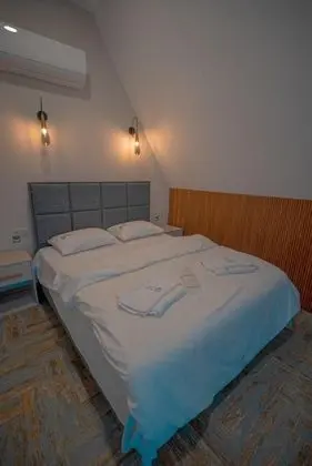 Bungalow, Göl Manzaralı, Isıtmalı Özel Havuzlu