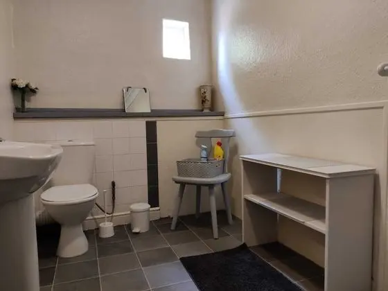 Üç Kişilik Oda, Ortak Banyo