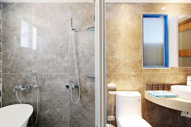 Comfort Dört Kişilik Oda, 2 Çift Kişilik Yatak, Kısmi Deniz Manzaralı